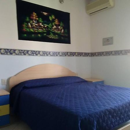 Bed and Breakfast Al Centro Fondi Exterior foto