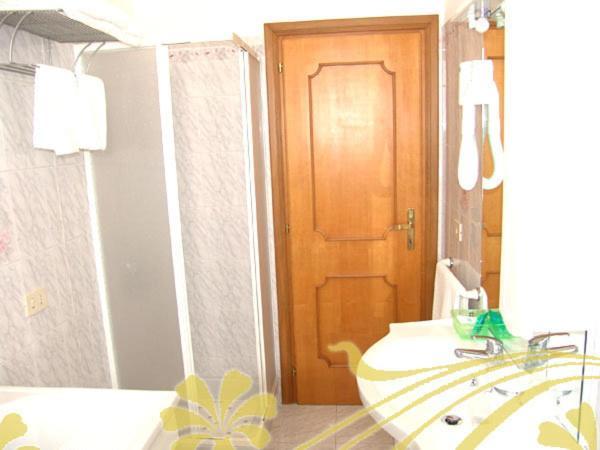 Bed and Breakfast Al Centro Fondi Exterior foto